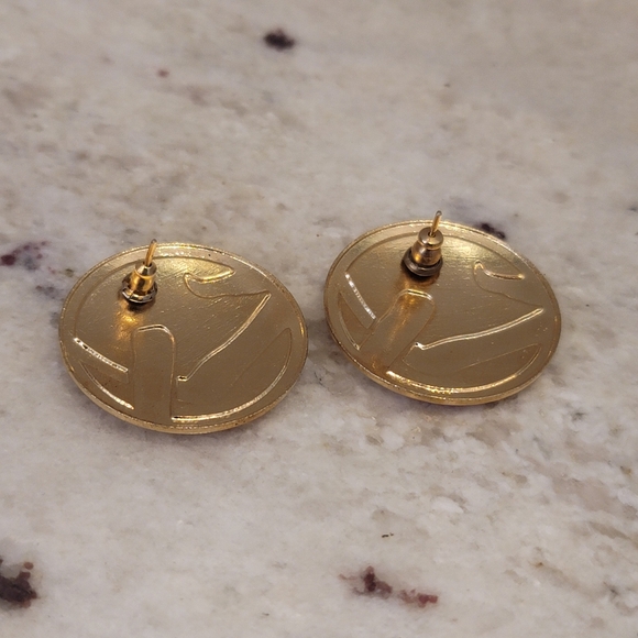 Vtg Pink Enamel Gold Tone Metal Round Earrings - Picture 4 of 5